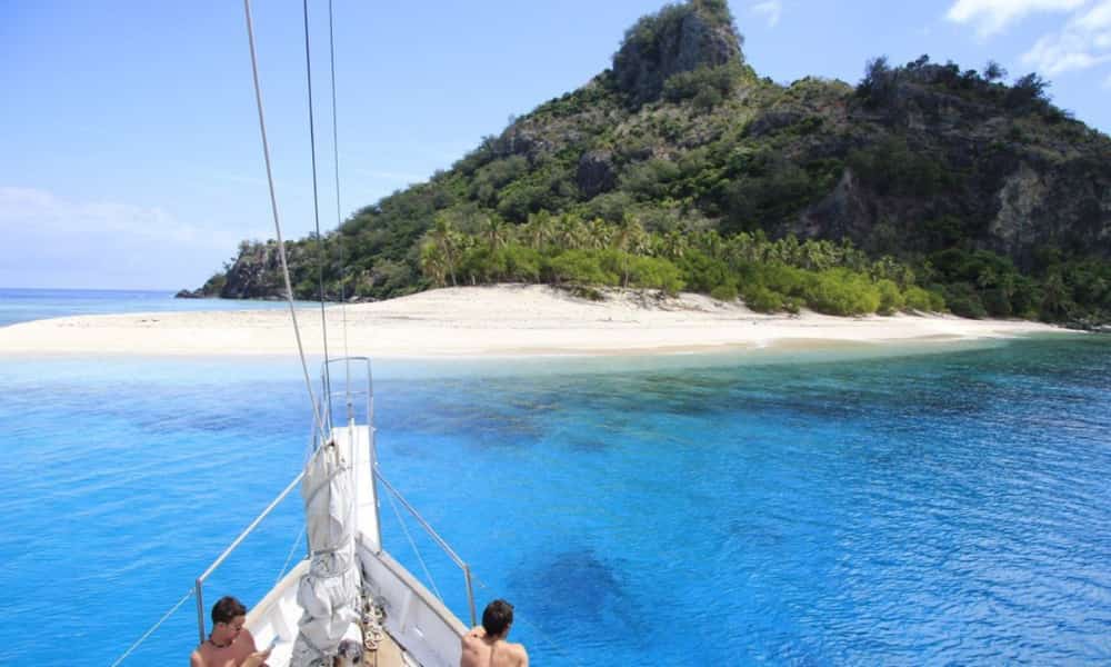 Island Hop Through the Mamanuca Islands