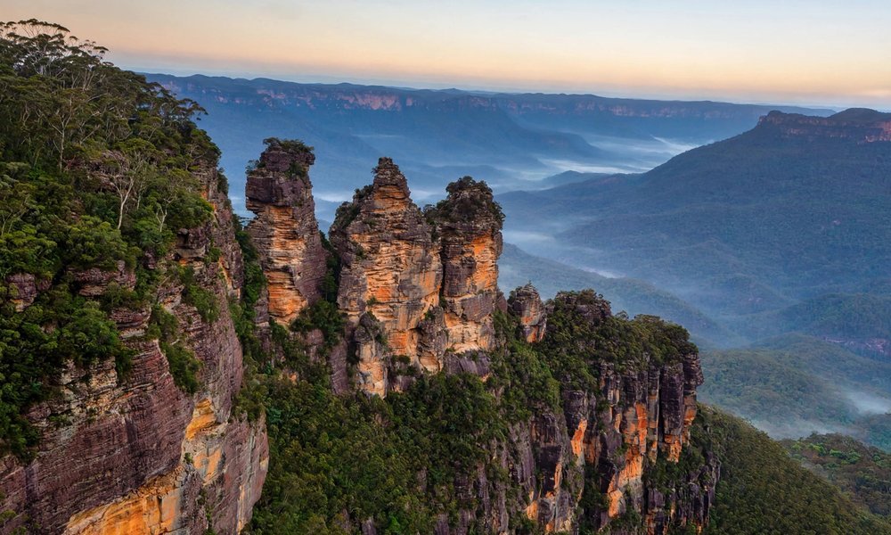 Three Sisters rock formation at sunrise in the Blue Mountains