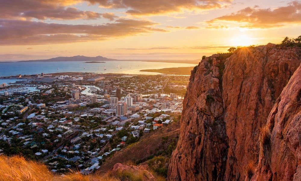 Sunset view over Townsville, the bay and Magnetic Island from the Castle Hill lookout